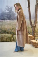 Двухсторонняя дубленка прямого кроя в бежевом цвете 2126